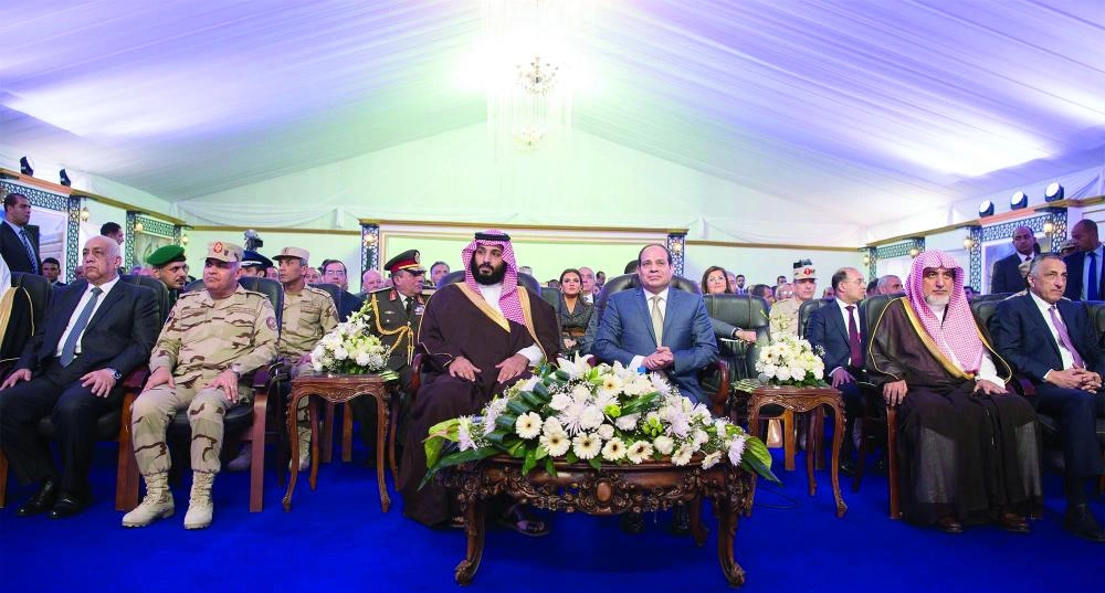 الرئيس المصري وولي العهد يشاهدان عرضا حول مشروع أنفاق قناة السويس  (واس)