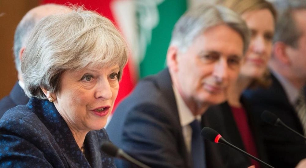 






تيريزا ماي خلال الاجتماع الموسع مع ولي العهد