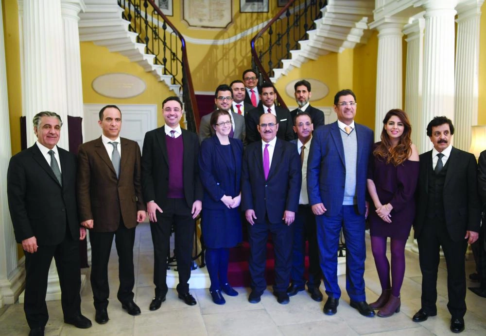 






الوفد خلال زيارته لمركز التواصل الحكومي بلندن