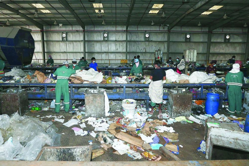 






من عمليات فرز نفايات جدة                                                                                 (مكة)