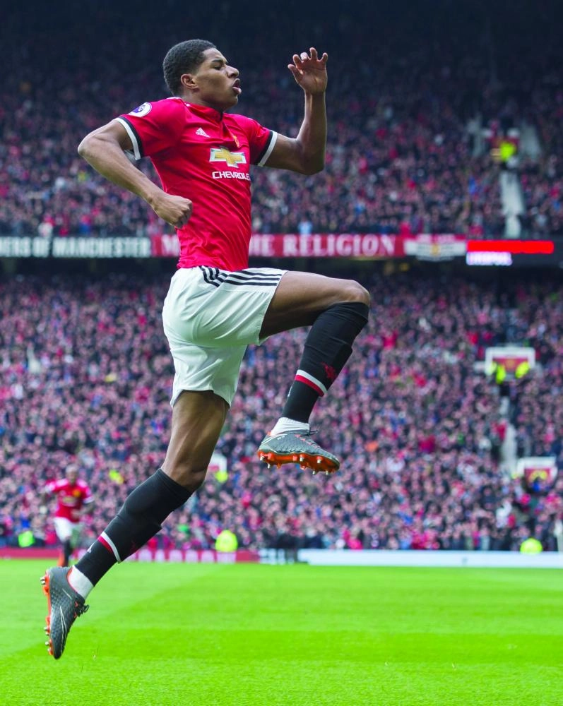 ماركوس راشفورد يحتفل بهدفه الأول في ليفربول أمس (إ ب أ)