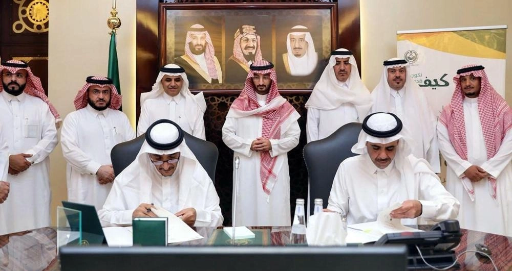 عبدالله بن بندر يشهد توقيع الاتفاقيات (واس)