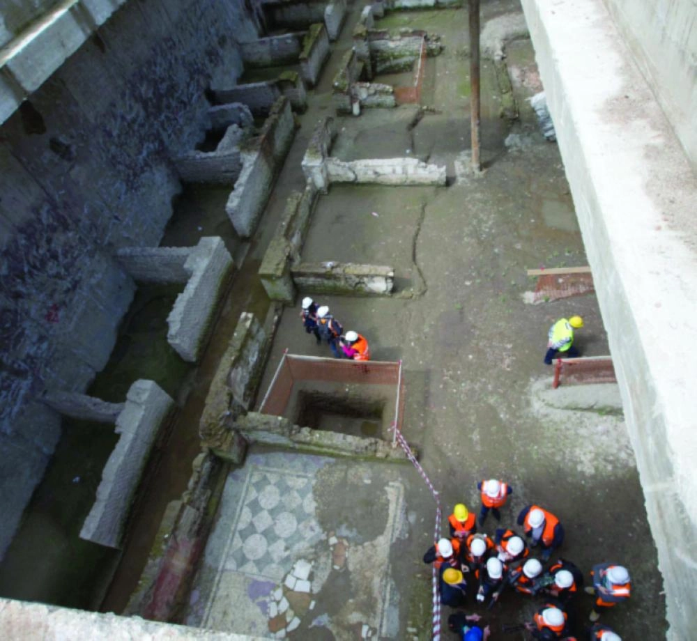 أعمال البناء في المحطة بجانب الاكتشاف (التيليجراف)