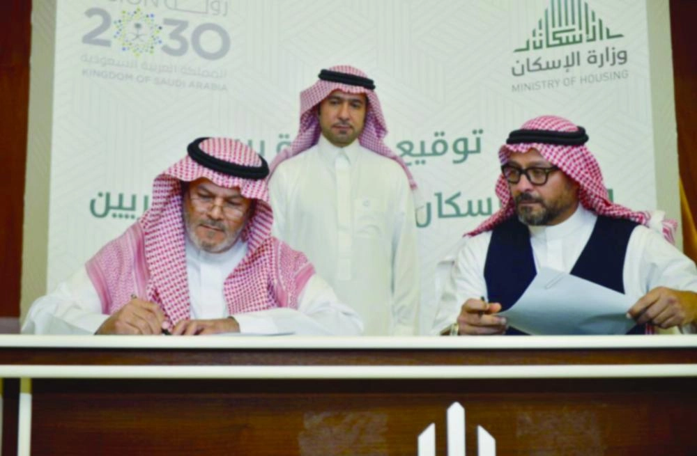 






أثناء توقيع أحد العقود مع المطورين                                       (مكة)