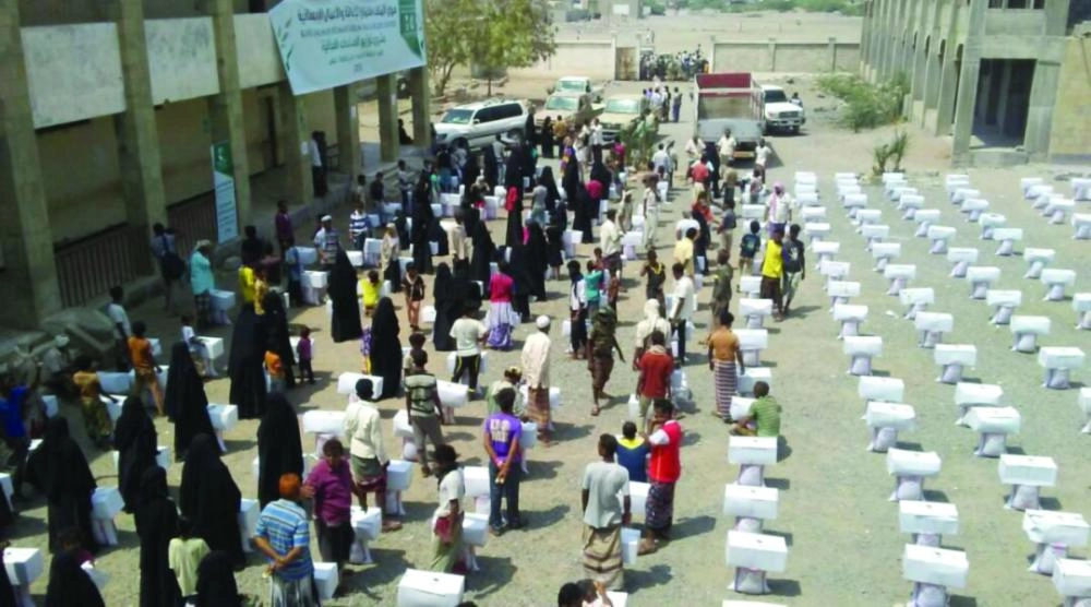 






توزيع مساعدات مركز الملك سلمان بمحافظة الحديدة                                                                                                  (واس)