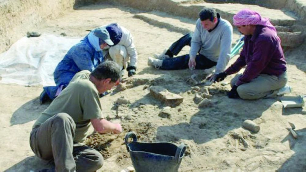 الفرق خلال عملية التنقيب (ARTEMAGAZINE)