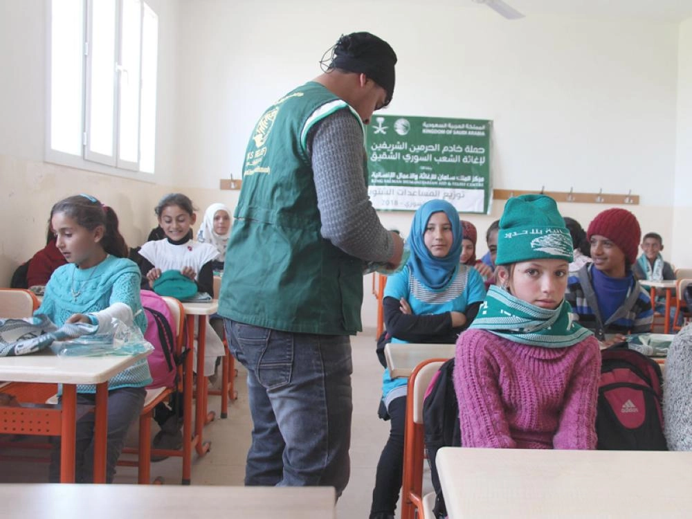 أطفال من جرابلس بعد توزيع ملابس شتوية عليهم