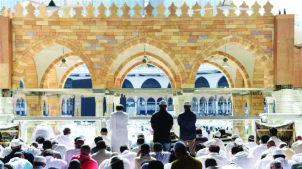 






مصلون يستمعون لخطبة الجمعة بالحرم المكي               (واس)