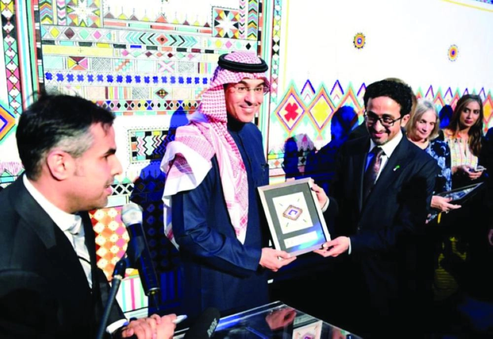 






العواد خلال زيارته فعالية معهد مسك للفنون في واشنطن                               (واس)