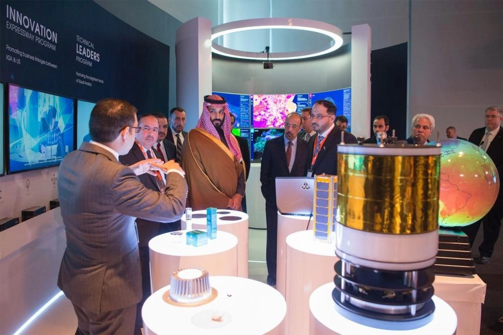 أثناء زيارة ولي العهد لمعهد ماساتشوستس (مكة)