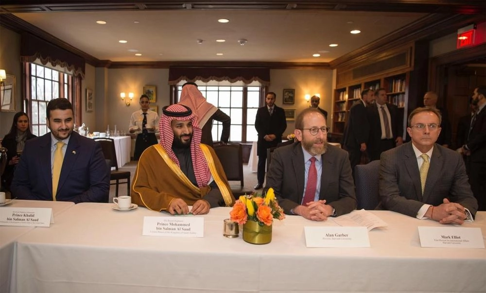 ولي العهد يستعرض مع مسؤولي جامعة هارفرد أوجه التعاون (مكة)
