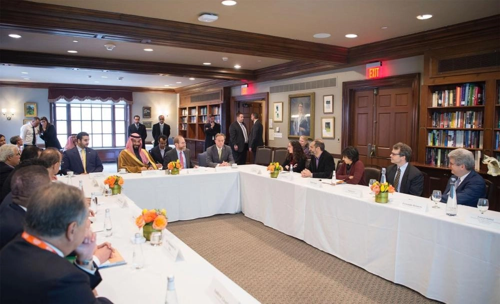ولي العهد يستعرض مع مسؤولي جامعة هارفرد أوجه التعاون (مكة)