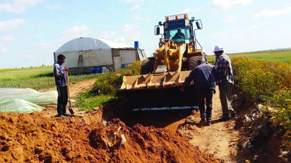 






جرافات على حدود غزة تجهز لمسيرة العودة                                                        (تويتر)