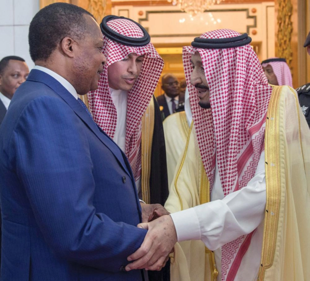 الملك سلمان لدى استقباله رئيس الكونغو في قصر اليمامة بالرياض (واس)