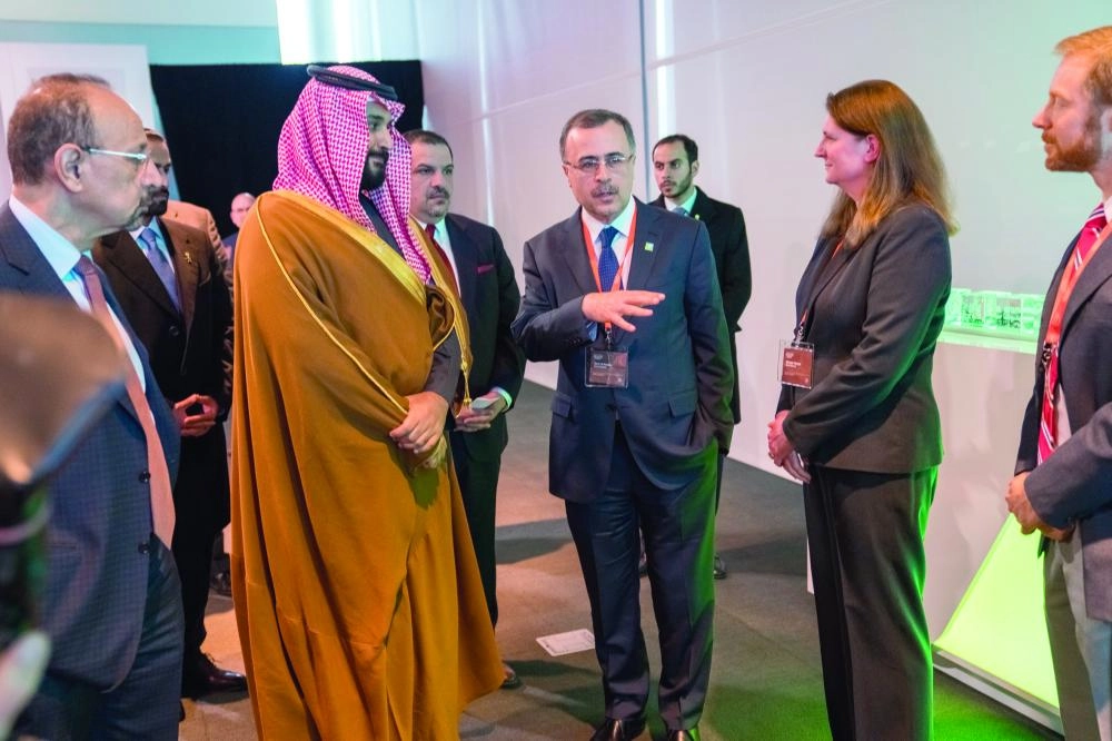 ولي العهد يستمع لشرح من رئيس أرامكو (مكة)