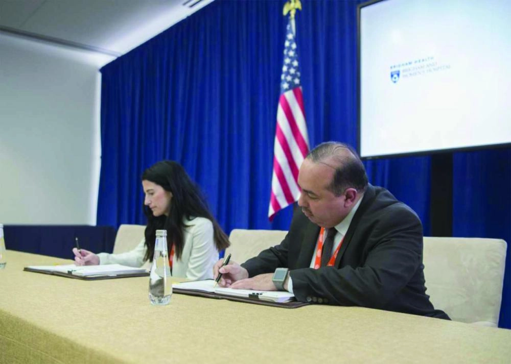 من توقيع إحدى الاتفاقيات