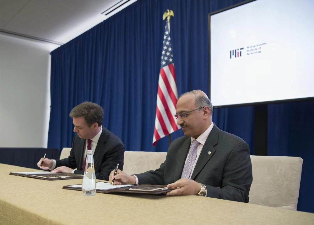 خلال توقيع اتفاقية لشركة سابك