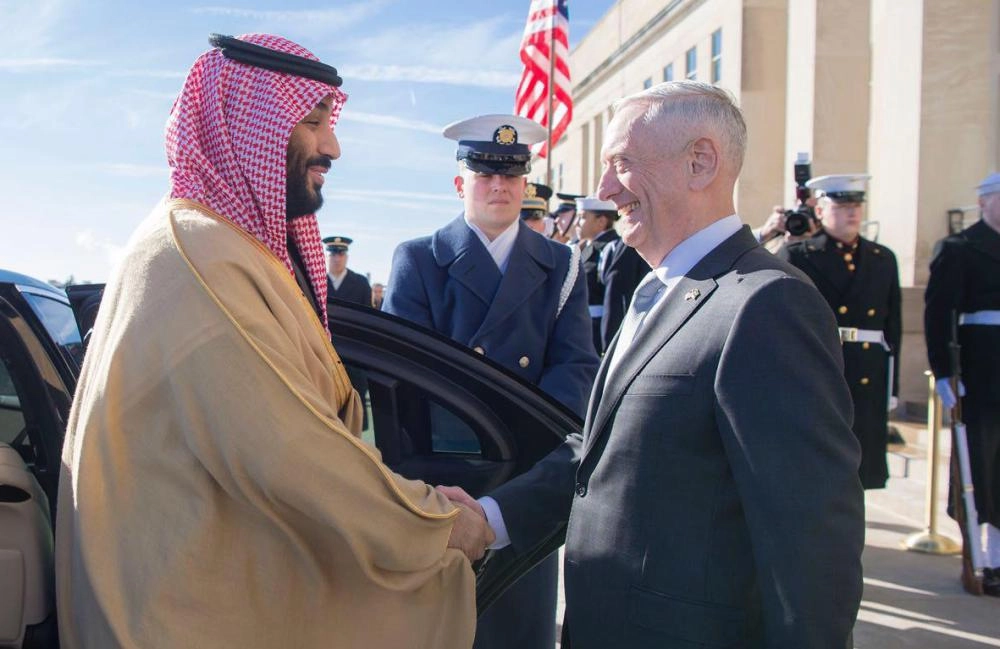 






ولي العهد لدى وصوله البنتاجون وفي استقباله وزير الدفاع الأمريكي                             (د ب أ)