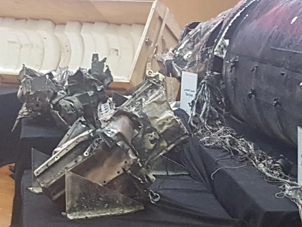 من قطع الصواريخ الباليستية التي أطلقتها المليشيات الحوثية (ظافر الشعلان)