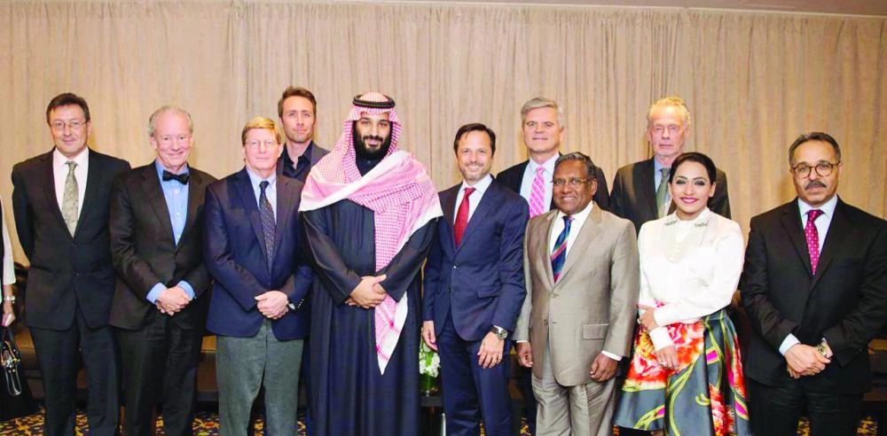 ولي العهد خلال اجتماعه مع مسؤولي الشركات العالمية الكبرى (واس)