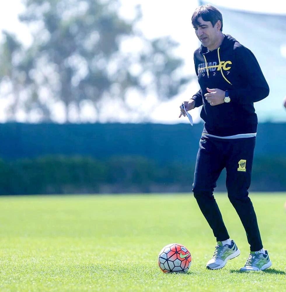 






فيكتور بيتوركا                                                                                                                       (إعلامي الاتحاد)