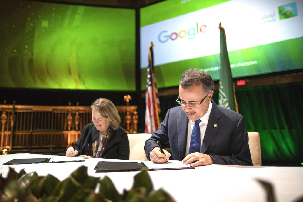 






جانب من توقيع إحدى الاتفاقيات                         (مكة)