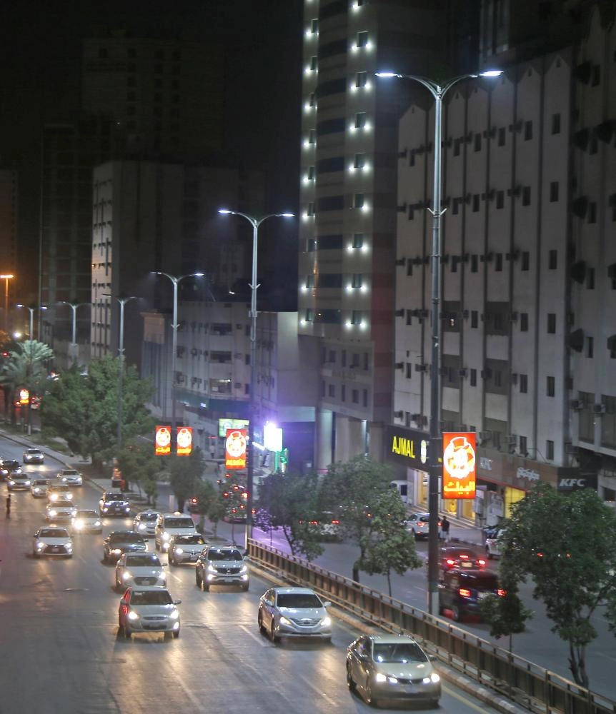 






أعمدة إنارة في شارع بالعاصمة المقدسة مزودة بالتقنية الجديدة    (ياسر بخش)