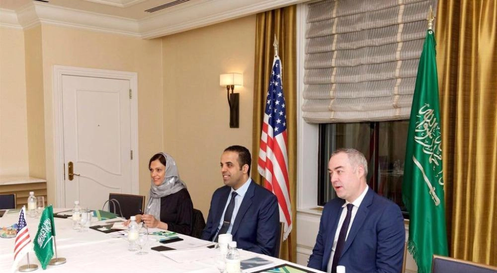 






العمر خلال أحد الاجتماعات                                              (واس)