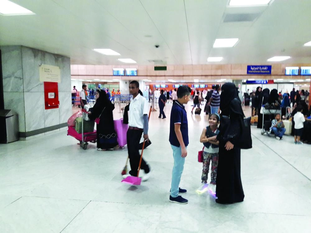 






مسافرون في مطار جدة                                   (مكة)