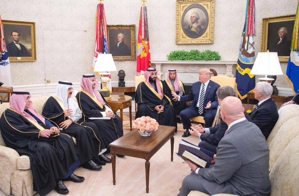 ولي العهد والرئيس الأمريكي أثناء جلسة المباحثات في البيت الأبيض