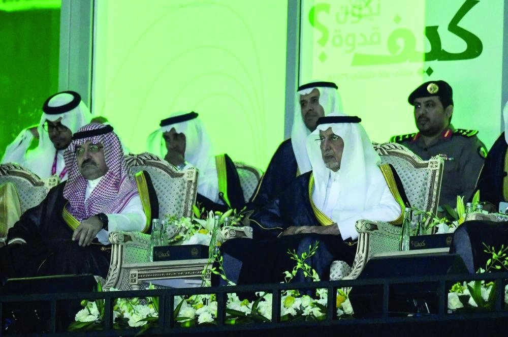 






خالد الفيصل لدى رعايته الحفل الختامي                       (مكة)