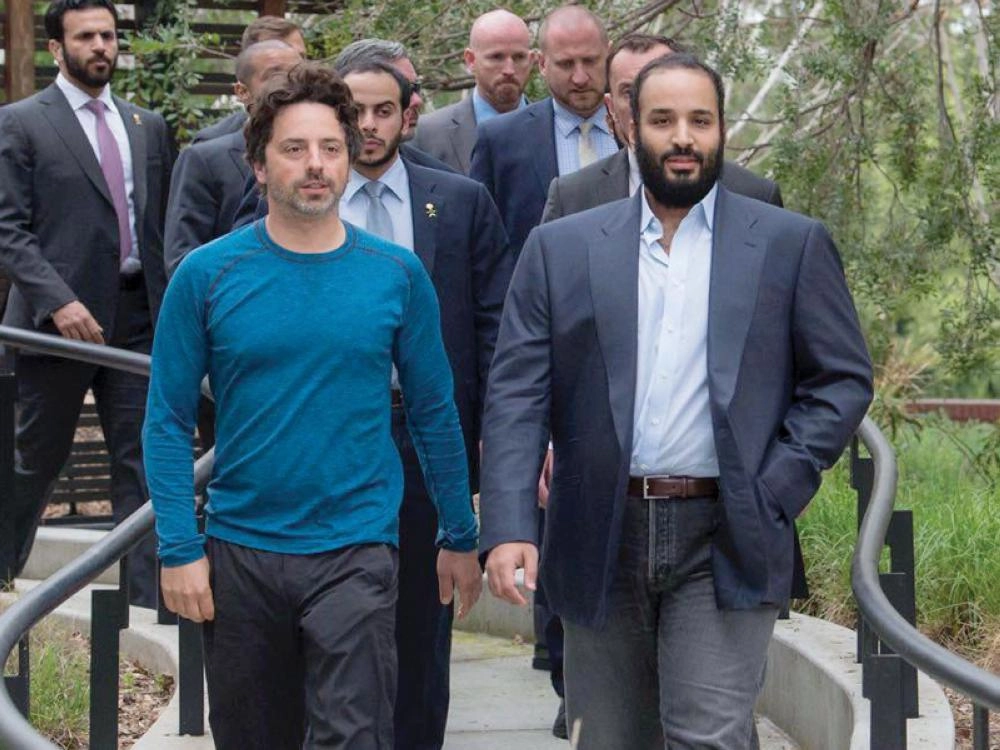 الأمير محمد بن سلمان لدى زيارته شركة قوقل (واس)