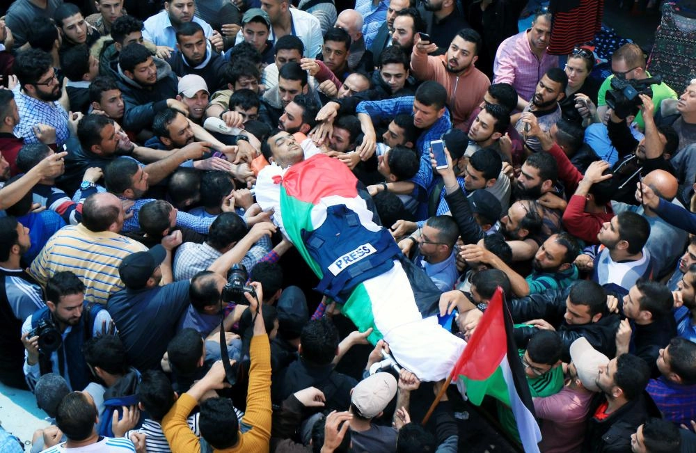 






العشرات يشيعون الصحفي ياسر مرتجى أمس