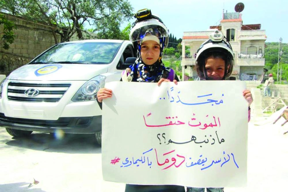 متضررو القصف الوحشي على دوما                                                                        (الدفاع المدني السوري)