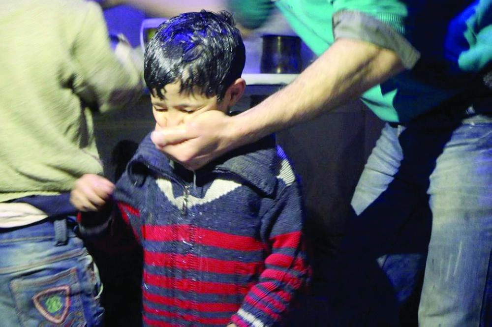 متضررو القصف الوحشي على دوما                                                                        (الدفاع المدني السوري)