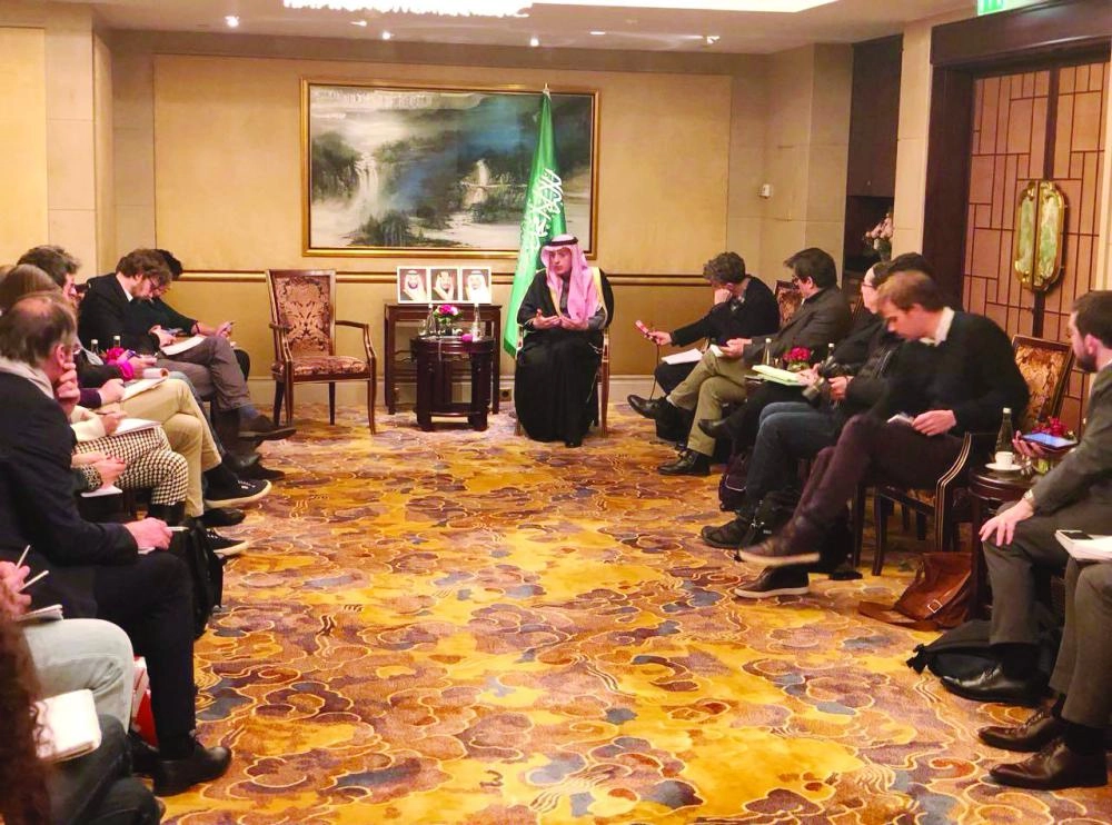 






الجبير خلال لقائه الإعلاميين السعوديين والفرنسيين                (واس)