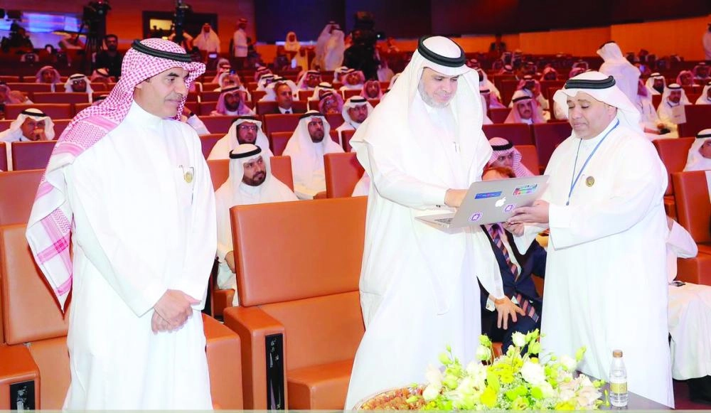 أحمد العيسى خلال افتتاح الملتقى                                                                                (مكة)