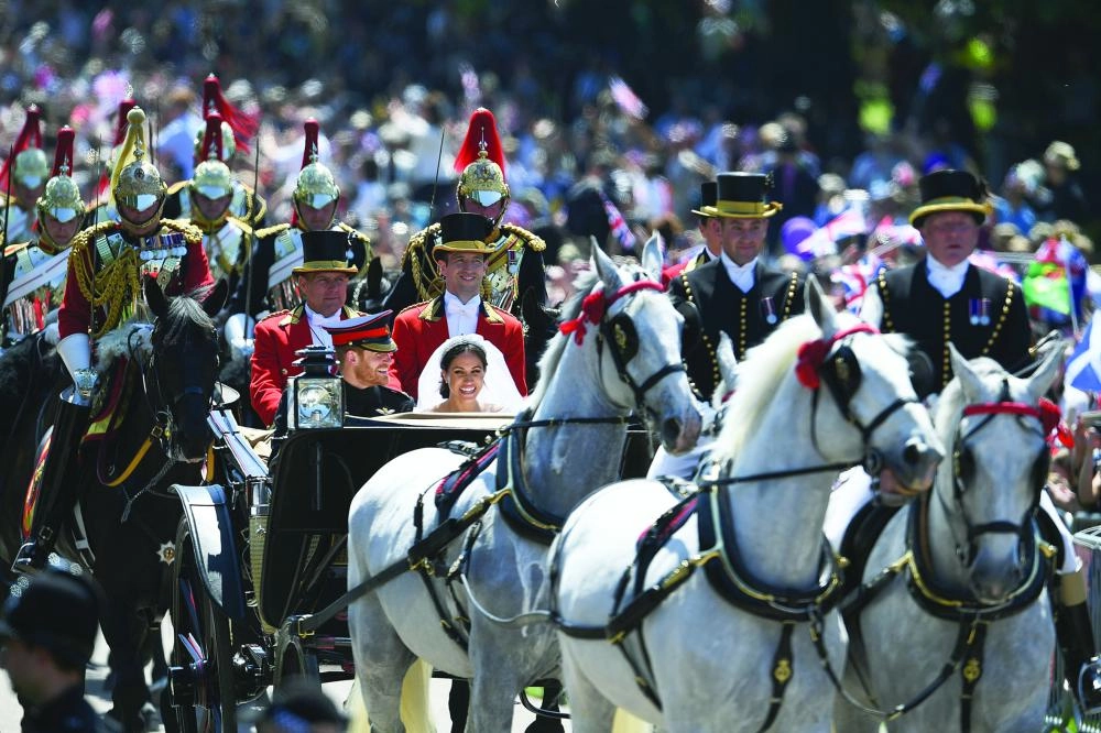 جانب من زفة العروسين (د ب أ)