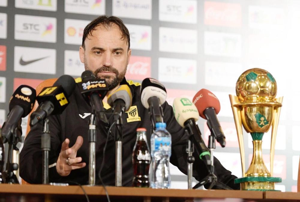 






لويس سييرا                  (إعلامي الاتحاد)