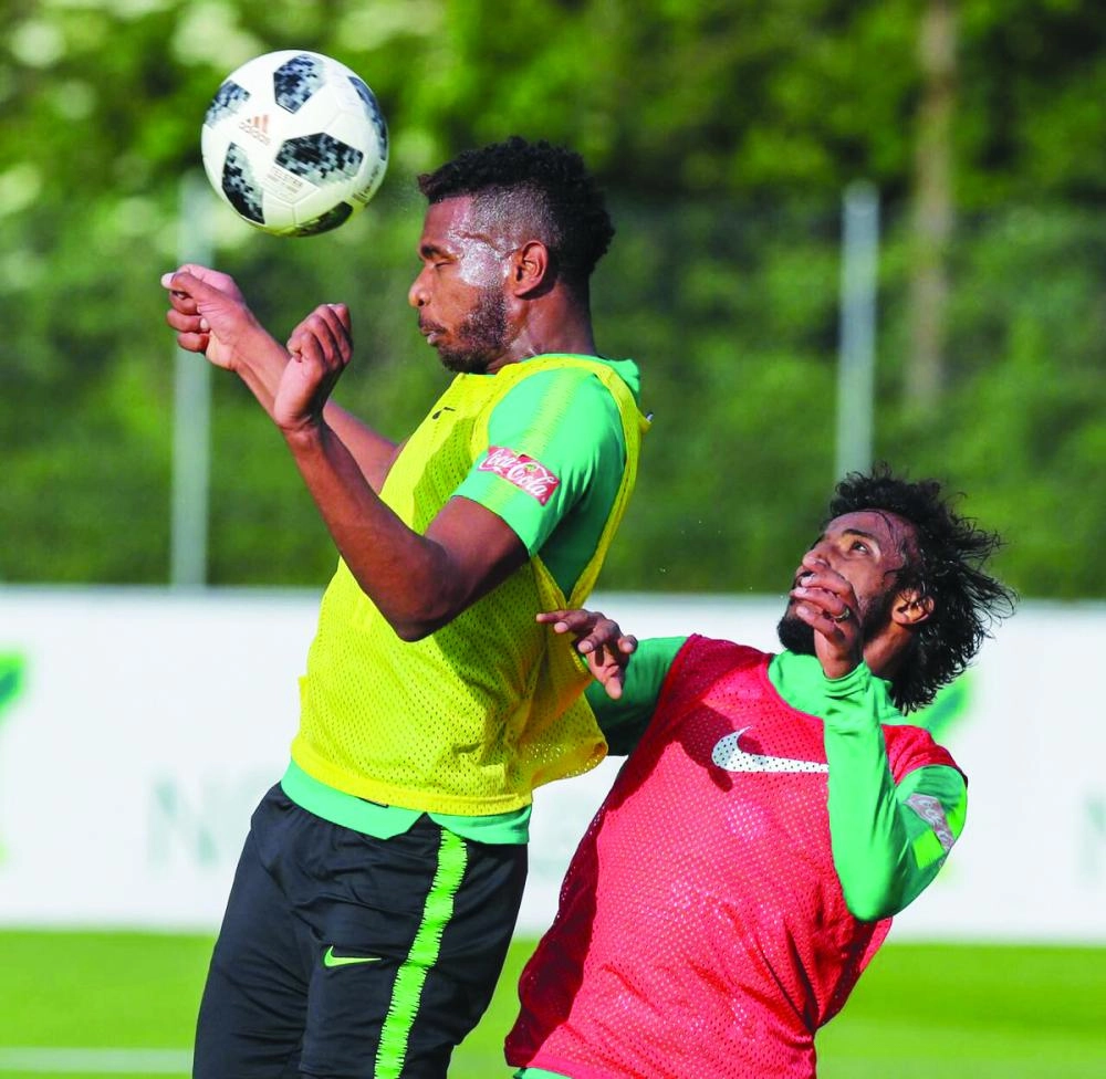 






جانب من الحصة الفنية في الفترة المسائية                  (تويتر)