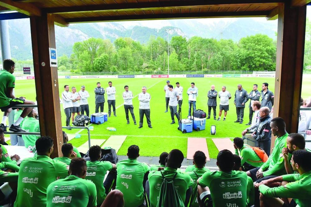 






الحصة التدريبية الصباحية بالنادي الصحي  (الاتحاد السعودي)