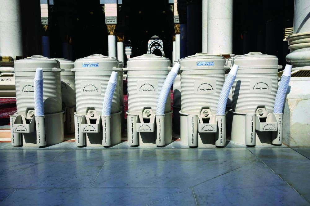 






من حافظات ماء زمزم في المسجد النبوي                                   (واس)