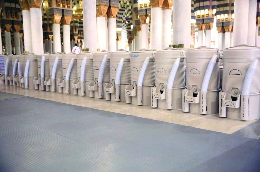 من حافظات ماء زمزم في المسجد النبوي  