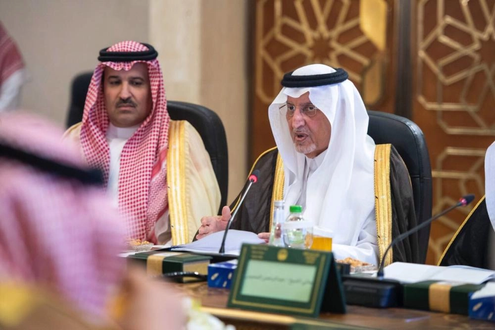 Dd6oNKrUwAAd_he.jpg-large