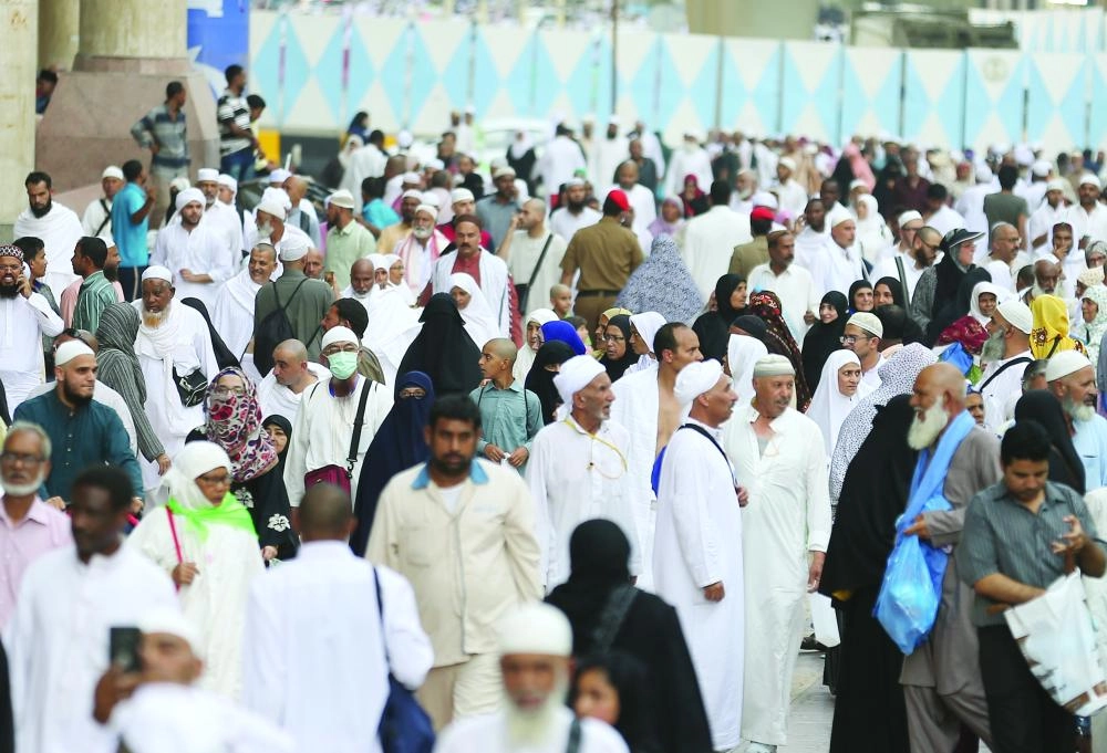 جموع من الصائمين متجهين للمسجد الحرام (ياسر بخش )