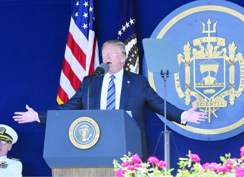 






ترمب يلقي خطابا أمس خلال حفل تخريج الأكاديمية البحرية   (د ب أ)