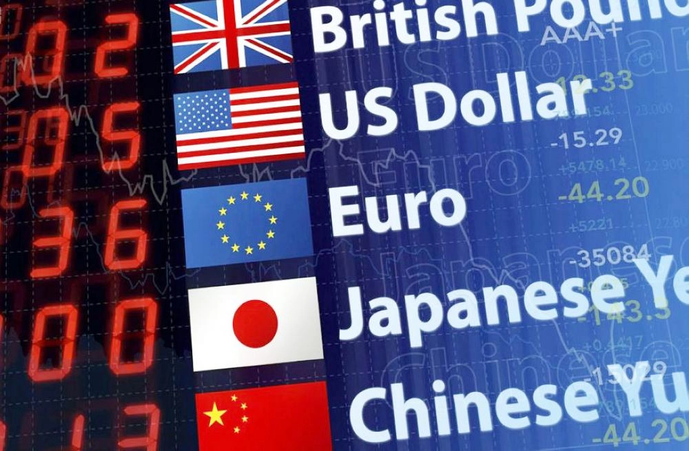 شاشة تعرض أسعار عملات (واس)