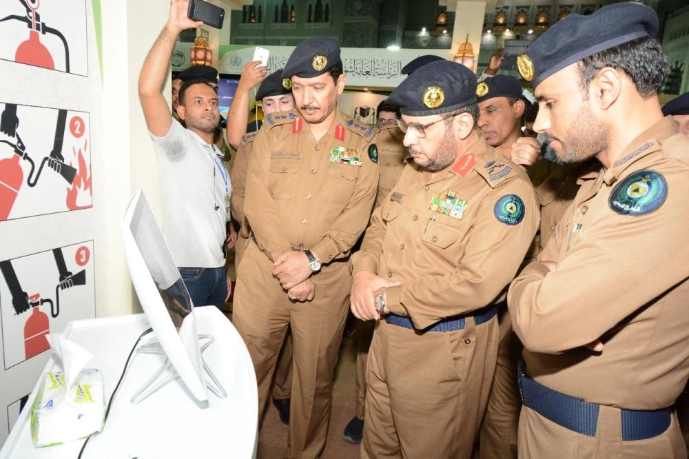 






من افتتاح المعرض                                                  (مكة)