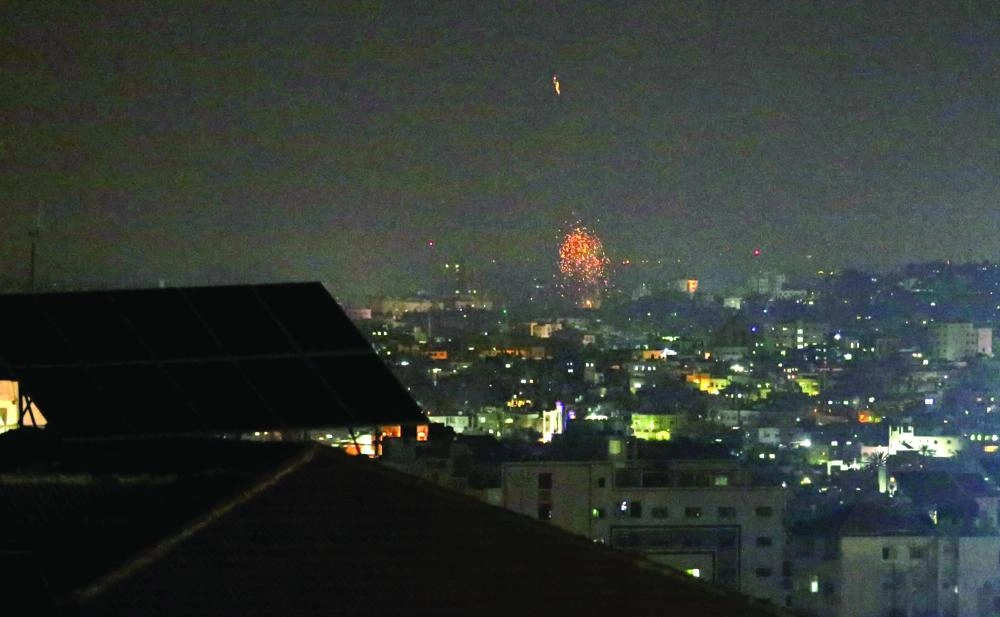 






من آثار القصف الإسرائيلي على غزة                                    (د ب أ)