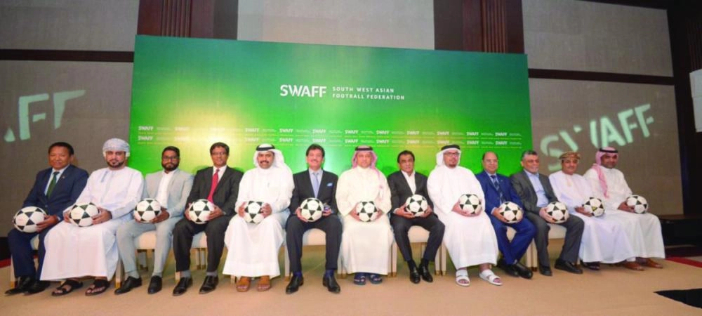 






ممثلو الاتحادات الأهلية بعد نهاية الاجتماع                                                                              (هيئة الرياضة)